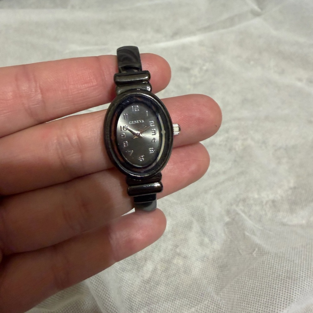 Geneva Black Oval Smartwatch blackish gray‎ works water resistant